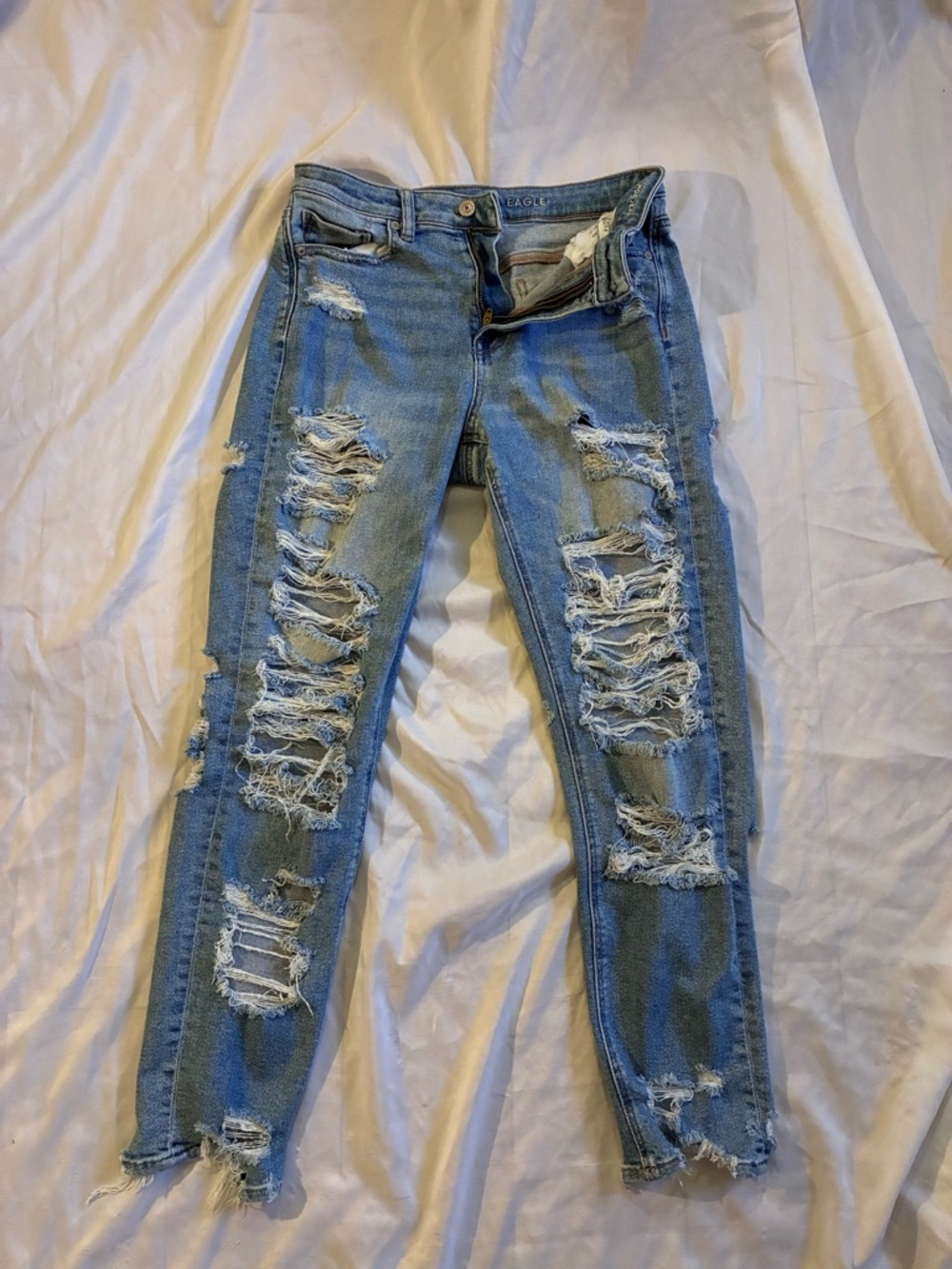 American Eagle Strigid Distressed Mom Jeans